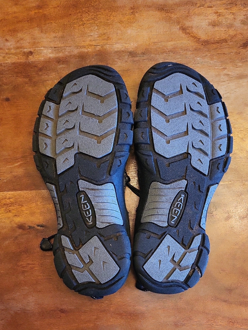 Keen Hiking Sandles Size 8.5 Grey/black - Picture 3 of 3